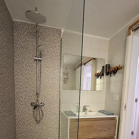 Doble Con Bano Y Terraza Privada 게스트하우스